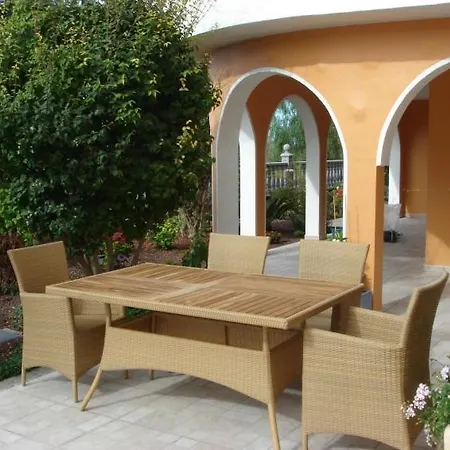 Sleeps 4 Pool Wifi Апартаменты Чайофа