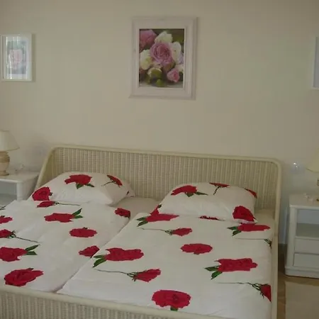Sleeps 4 Pool Wifi 아파트