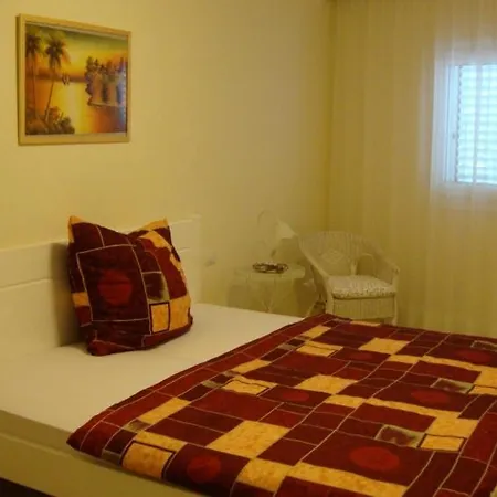 Sleeps 4 Pool Wifi 아파트