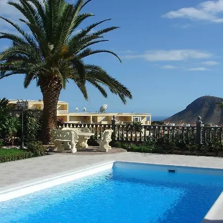 Sleeps 4 Pool Wifi